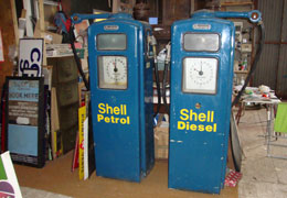 Retro Shell petrol pumps card5-171